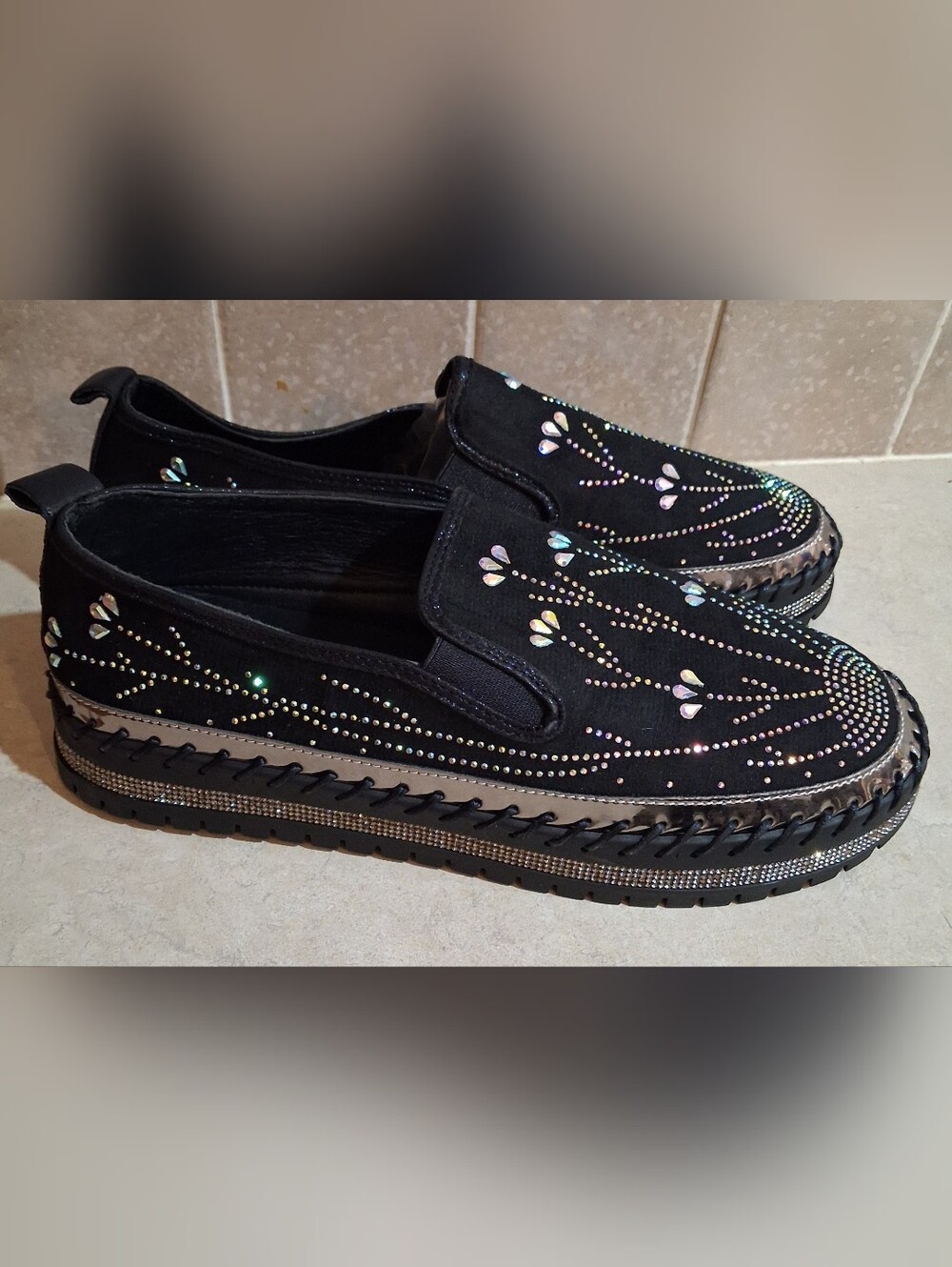 Women's Black Slip-On Loafer Flats Floral Studded Round Toe Rubber (12) - Picture 3 of 6